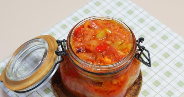 Салат на зиму из перца, помидоров, лука и моркови
