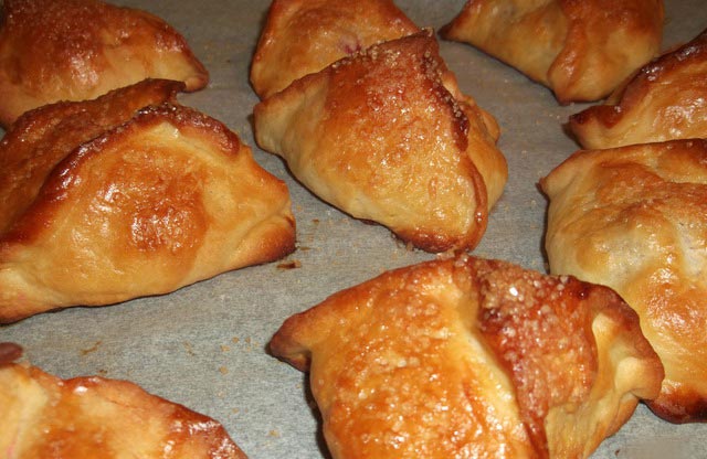 Пирожки с вишнями